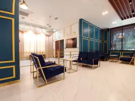 딥그린과 골드가 만나는 클래식 교회 라운지